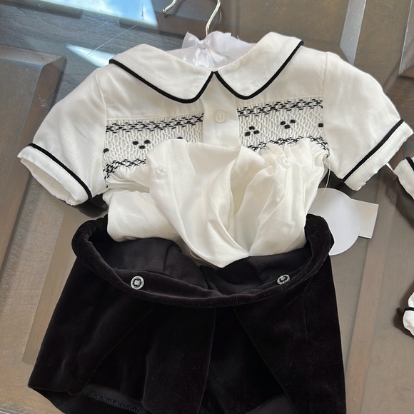 Edgehill Collection Baby Boys 3-24 Months Short Sleeve Smocked Shirt & Short Set - Picture 6 of 9